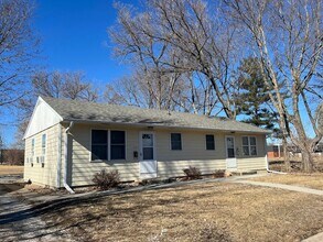 211-213 S Franklin Ave in Ames, IA - Building Photo - Building Photo