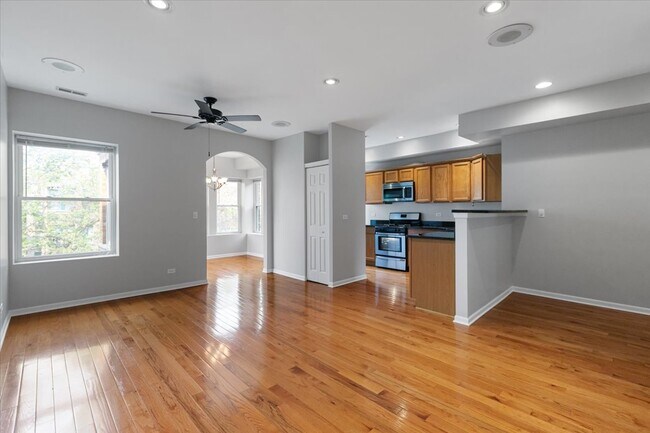 7717 N Marshfield Ave, Unit 3 in Chicago, IL - Building Photo - Building Photo