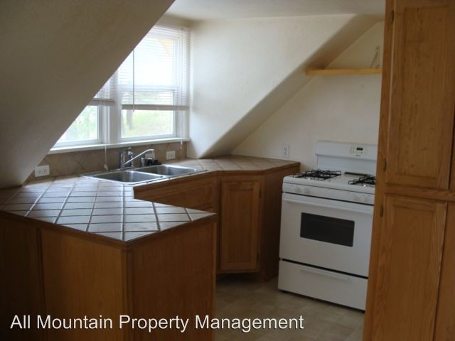 504 W Sherwood Blvd in Big Bear, CA - Building Photo - Building Photo