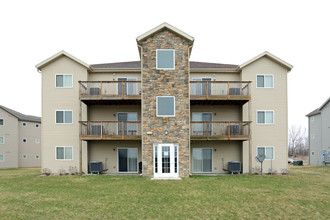 Kinsale Condominiums in Waterloo, IA - Foto de edificio - Primary Photo