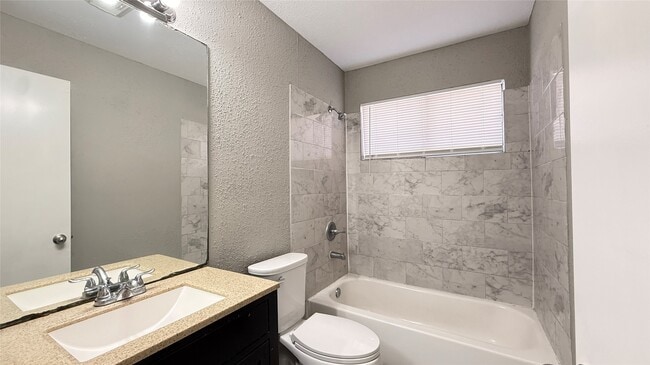 12651 Day Hollow Ln in Houston, TX - Foto de edificio - Building Photo