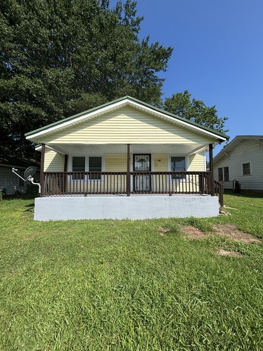 1204 13th Ave N in Bessemer, AL - Building Photo