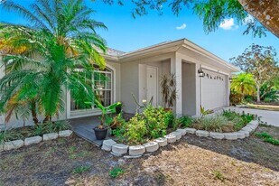 2718 Feiffer Cir in Sarasota, FL - Building Photo