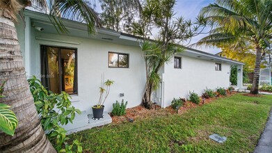 9660 SW 81st Ln in Miami, FL - Building Photo - Building Photo