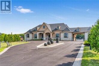 47 Tews Ln in Dundas, ON - Building Photo - Building Photo