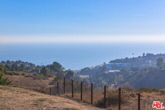 843 Enchanted Way in Los Angeles, CA - Building Photo - Building Photo