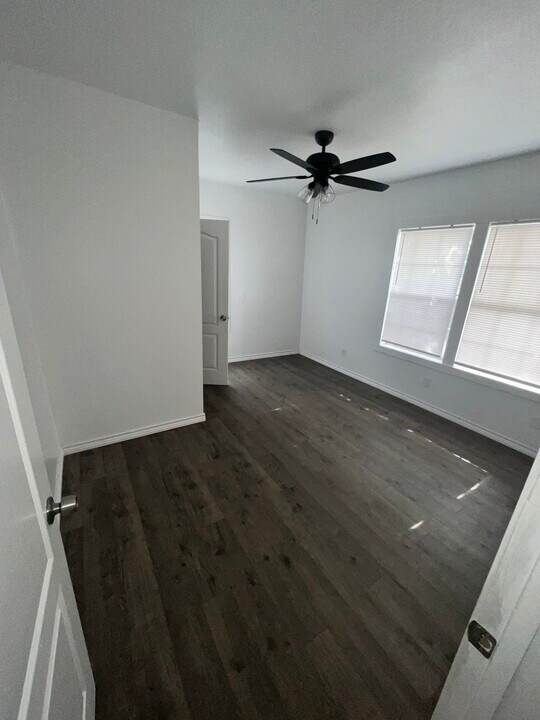 522 W Alice Ave in Kingsville, TX - Building Photo