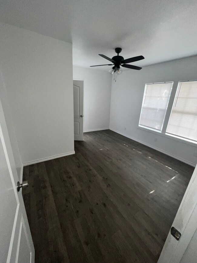 property at 522 W Alice Ave