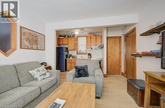 208 Ottawa Street S in Kitchener, ON - Building Photo - Building Photo