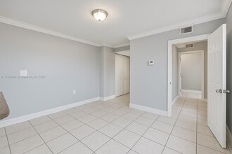 5150 W 12th Ave in Hialeah, FL - Building Photo - Building Photo