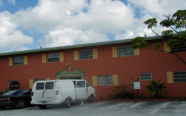 Art Building Apartments in Fort Lauderdale, FL - Foto de edificio - Building Photo