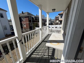 46 Stanley Ave, Unit 2 in Medford, MA - Building Photo - Building Photo