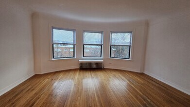2456 W Catalpa Ave in Chicago, IL - Building Photo - Building Photo