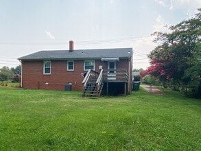 1613 Sunbury Rd in Richmond, VA - Foto de edificio - Building Photo