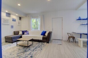 753 NW 30th St in Miami, FL - Building Photo