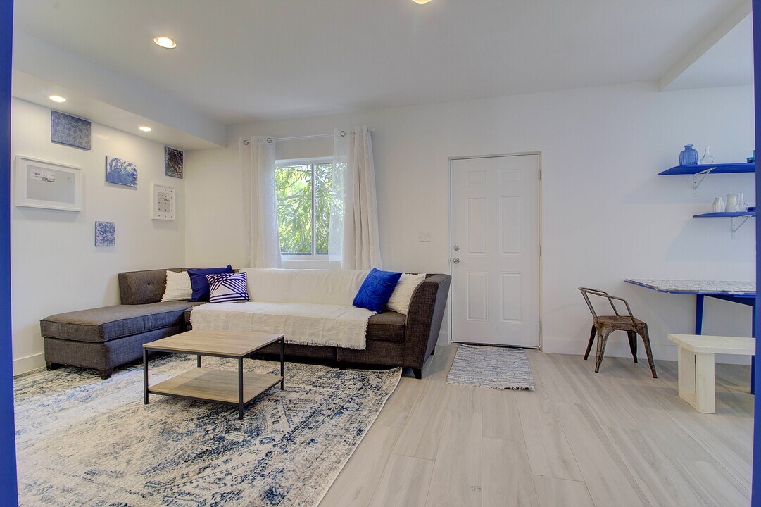 753 NW 30th St in Miami, FL - Building Photo