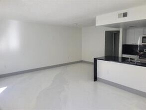 3208 Coral Lake Ln in Coral Springs, FL - Building Photo - Building Photo