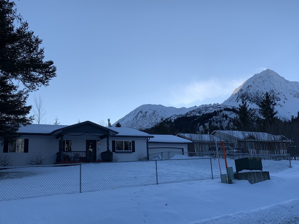 205 Ash St in Seward, AK - Building Photo