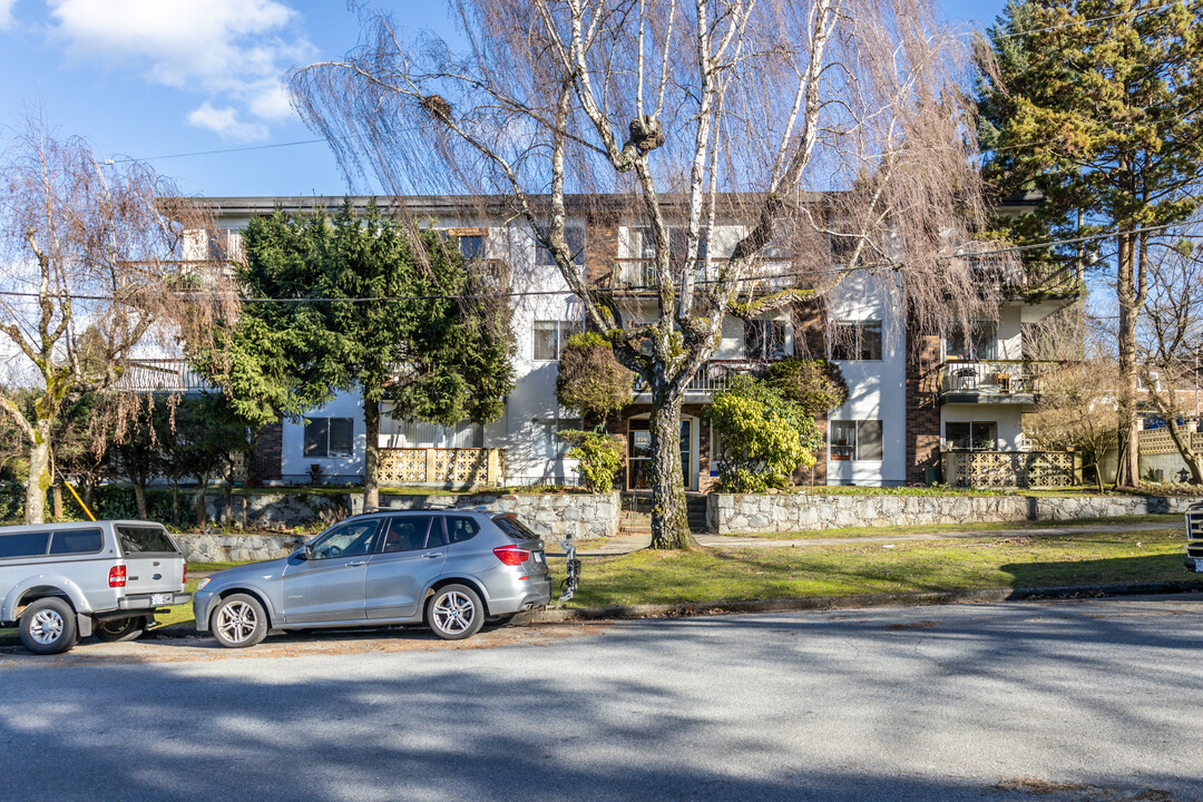 596 Nanaimo St N in Vancouver, BC - Building Photo