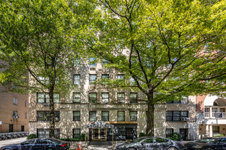 3 E 69th St in New York, NY - Building Photo - Building Photo