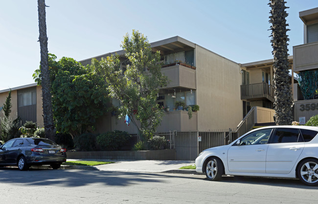 3595 Elm Ave in Long Beach, CA - Building Photo - Building Photo