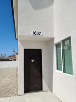 1635 E 81st St in Los Angeles, CA - Building Photo