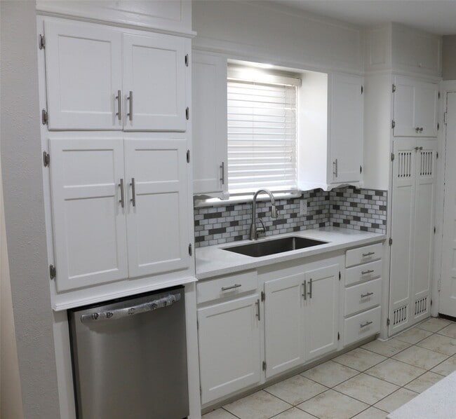 2215 Hermann Dr in Houston, TX - Building Photo - Building Photo