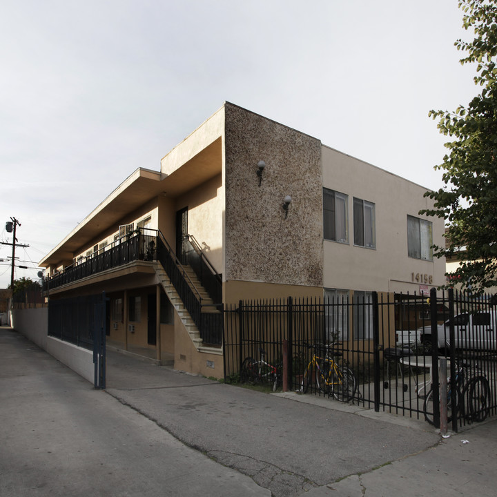 14158 Delano St in Van Nuys, CA - Foto de edificio