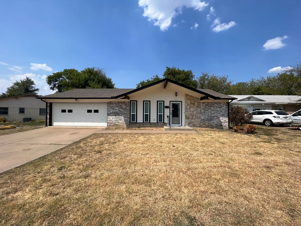 7469 Meadow Ct in North Richland Hills, TX - Building Photo