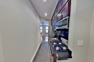 51 Leroy St, Unit 2D in New York, NY - Building Photo - Building Photo