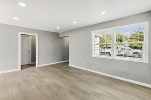 1704 Nogales St in Sacramento, CA - Building Photo