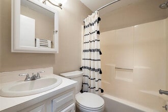 38 Evergreene Rd in Wallingford, CT - Building Photo - Building Photo