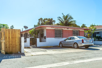 720 SW 10th St in Miami, FL - Building Photo - Building Photo