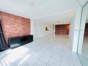 1830 Sabal Palm Dr in Davie, FL - Building Photo - Building Photo