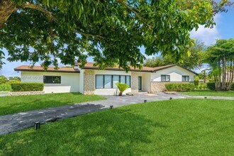 7001 SW 126th St in Miami, FL - Building Photo - Building Photo