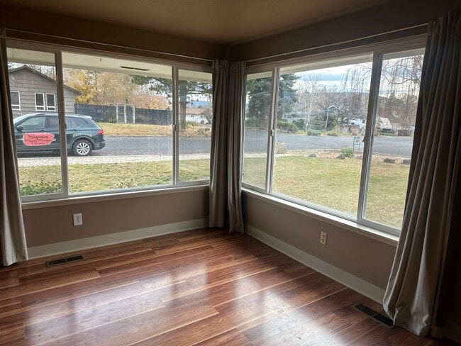 697 SE 3rd St in Prineville, OR - Building Photo - Building Photo