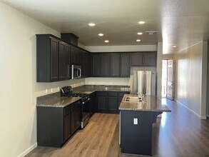 702 Marybelle Dr in Merced, CA - Building Photo - Building Photo
