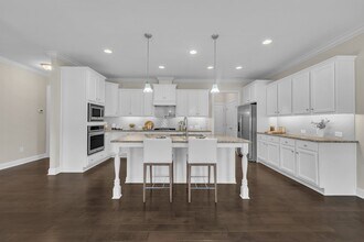 747 Catherine Lake Ct in Fuquay Varina, NC - Building Photo - Building Photo