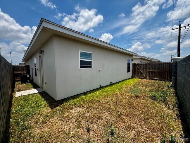 3104 W Kenwood St in Edinburg, TX - Building Photo - Building Photo
