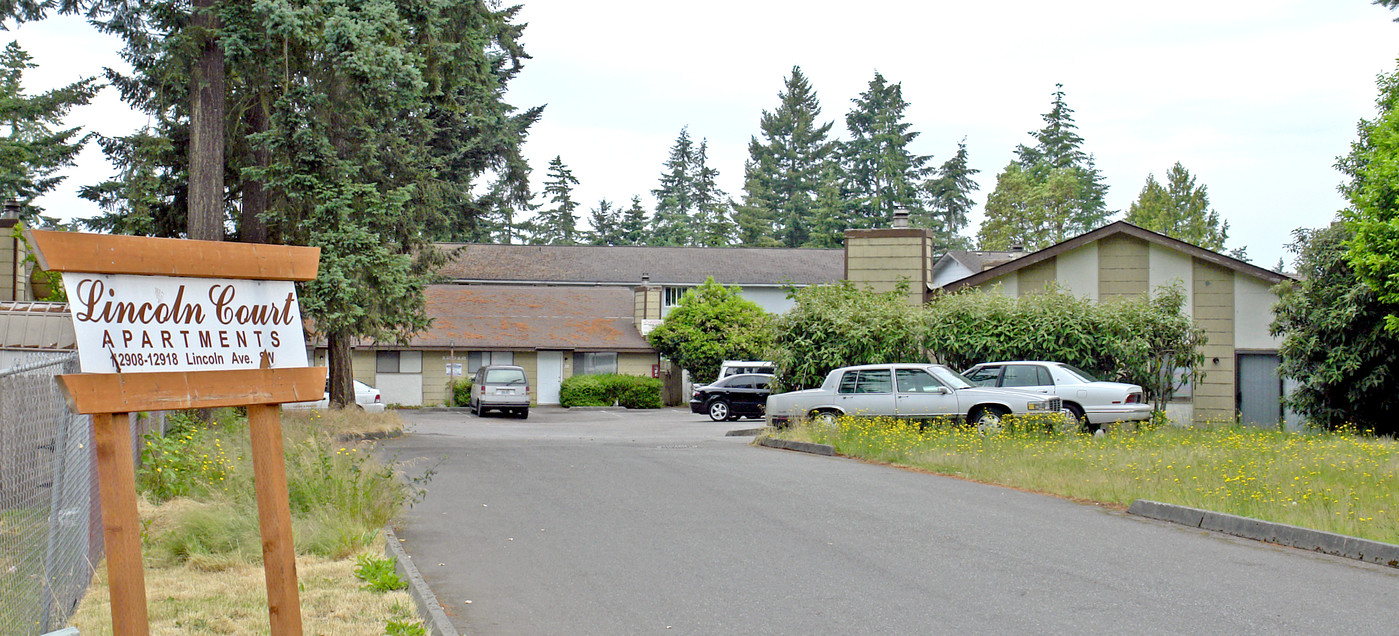 Lincoln Court Apartments in Lakewood, WA - Building Photo