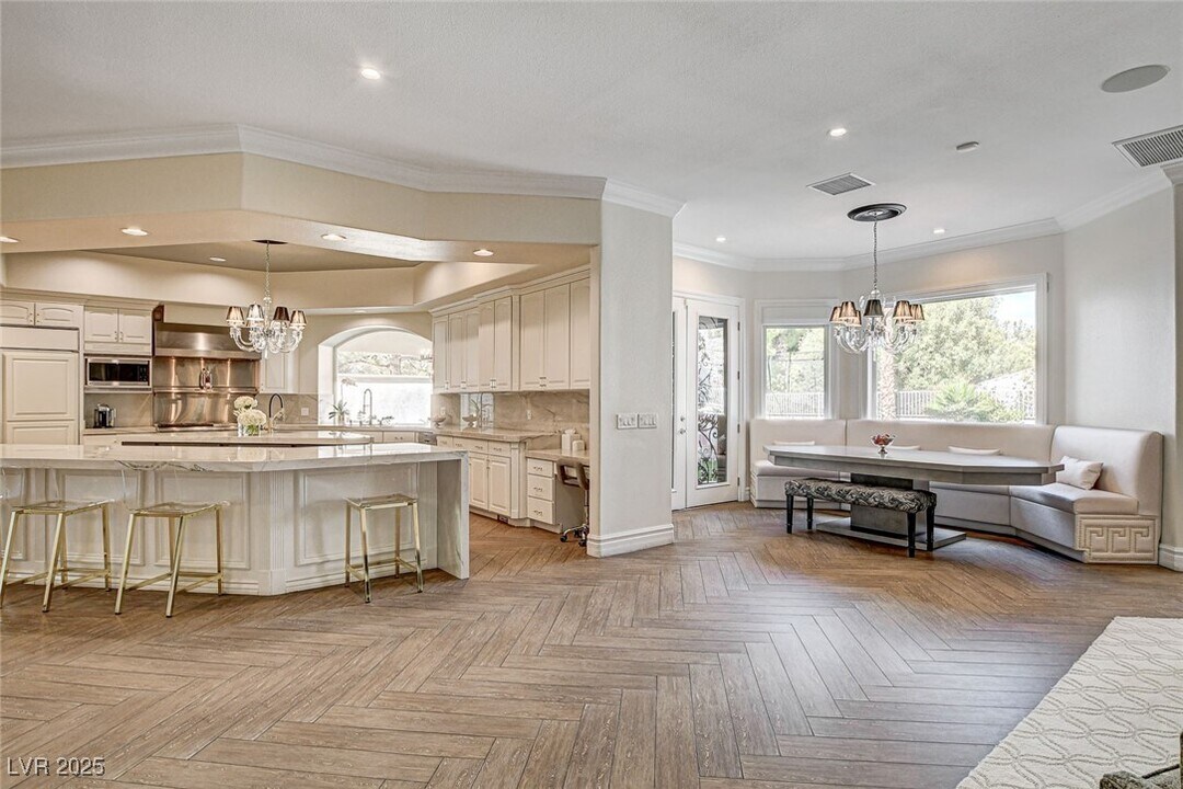 2272 Coral Ridge Ave in Henderson, NV - Building Photo
