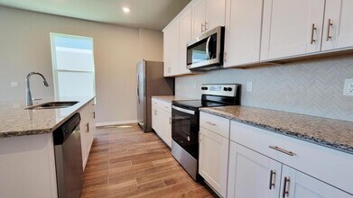 348 S Zuni Rd in St. Cloud, FL - Building Photo - Building Photo