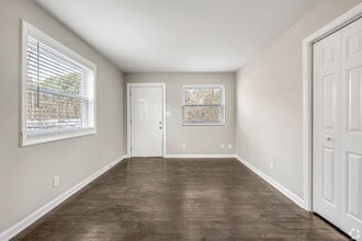 2129 M.L.K. Jr Dr SW in Atlanta, GA - Building Photo - Building Photo