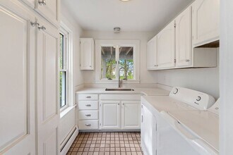 75 Charles St in Bristol, RI - Building Photo - Building Photo