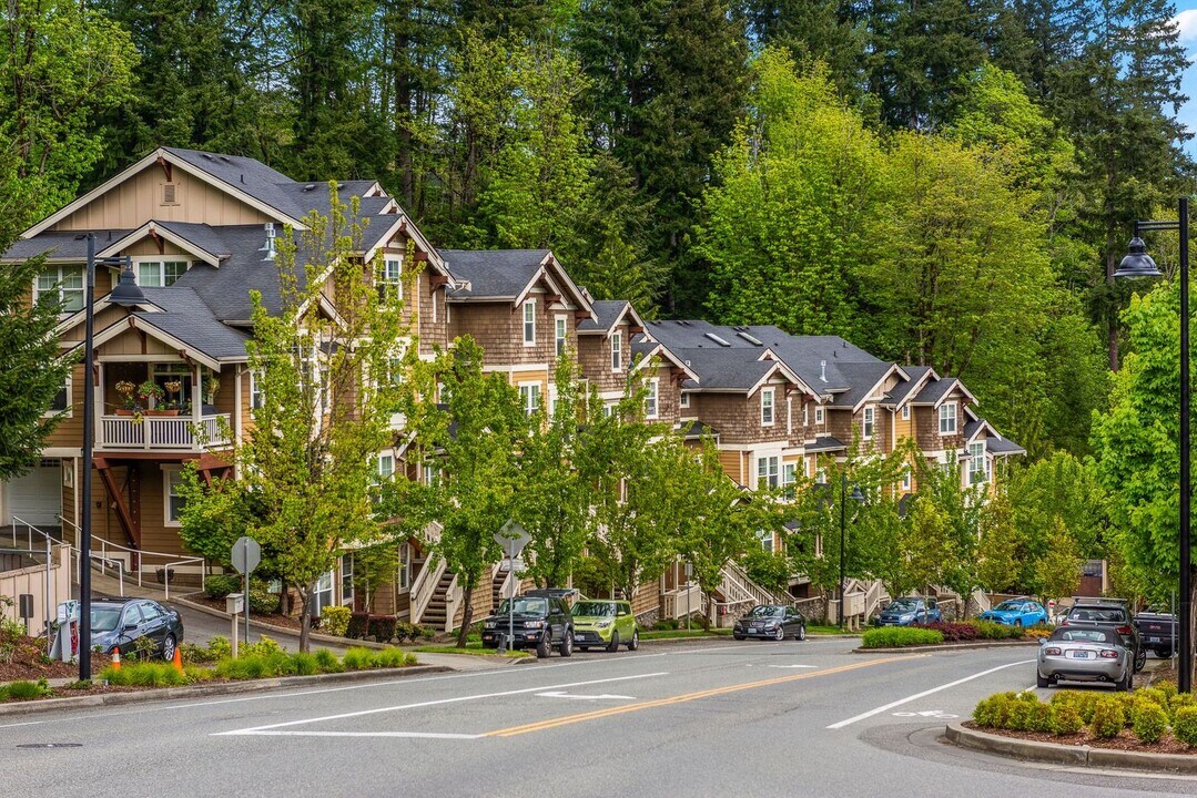 2030 NW Talus Dr in Issaquah, WA - Building Photo
