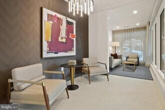 635 Slaters Ln-Unit -210 in Alexandria, VA - Building Photo - Building Photo