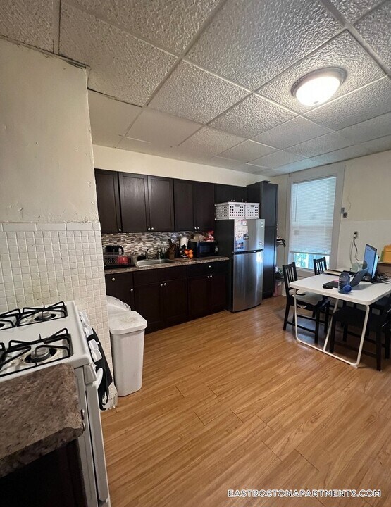 48 Brooks St in Boston, MA - Building Photo