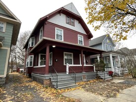 145 Hamilton St, Unit 143 in Rochester, NY - Foto de edificio - Building Photo