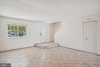 11444 Herefordshire Way in Germantown, MD - Building Photo - Building Photo