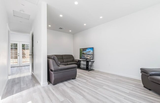 6511 Clybourn Ave, Unit 6513 in North Hollywood, CA - Building Photo - Building Photo